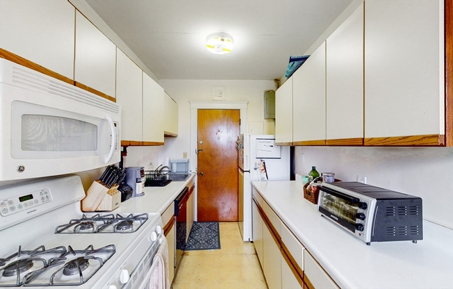 Studio, 1 bath, 475 sqft, $1,950, Unit 22