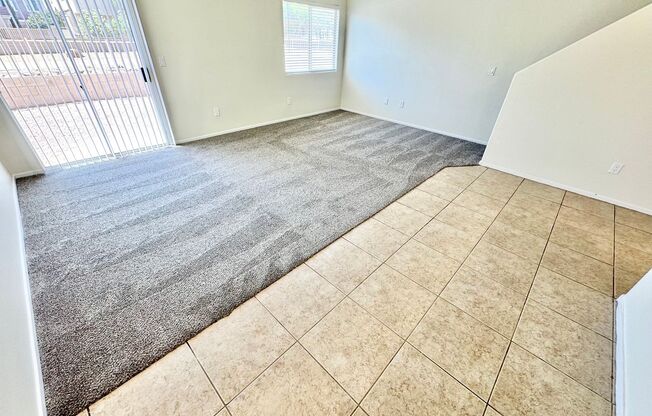 BEAUTIFULLY UPDATED SOUTHWEST LAS VEGAS TOWNHOME WITH NEW KITCHEN AND FLOORING