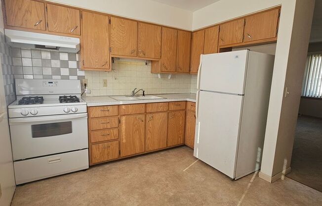 2 beds, 1 bath, $895, Unit 2719 W Laurel Street