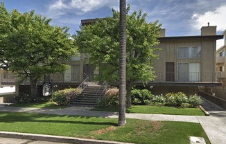 1820 S Bentley Ave