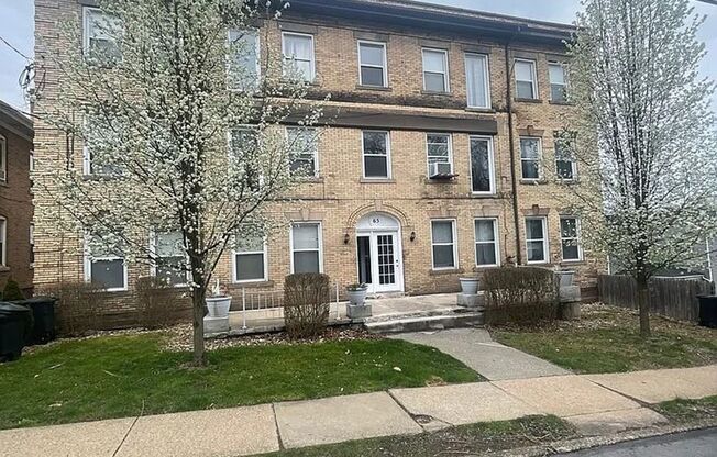 65 N Linwood Ave