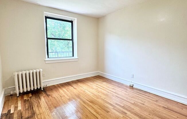1 bed, 1 bath, $1,095, Unit E5