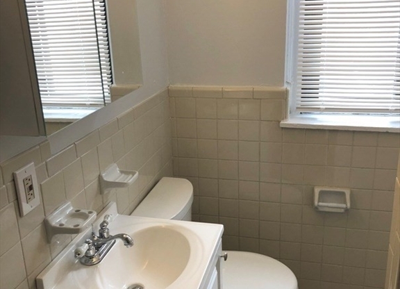 1 bed, 1 bath, 400 sqft, $2,700, Unit 704