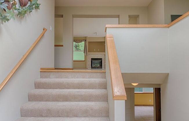 Large Updated 5 Bed SPLIT-LEVEL Kenmore Home!