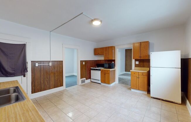 1 bed, 1 bath, 1,332 sqft, $950, Unit Up unit