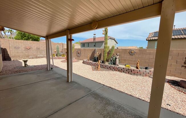 A BEAUTIFUL HILLTOP ONE STORY HOME WITH 3 BED 2 BATH 1463 SQFT AND A 3 CAR GARAGE!