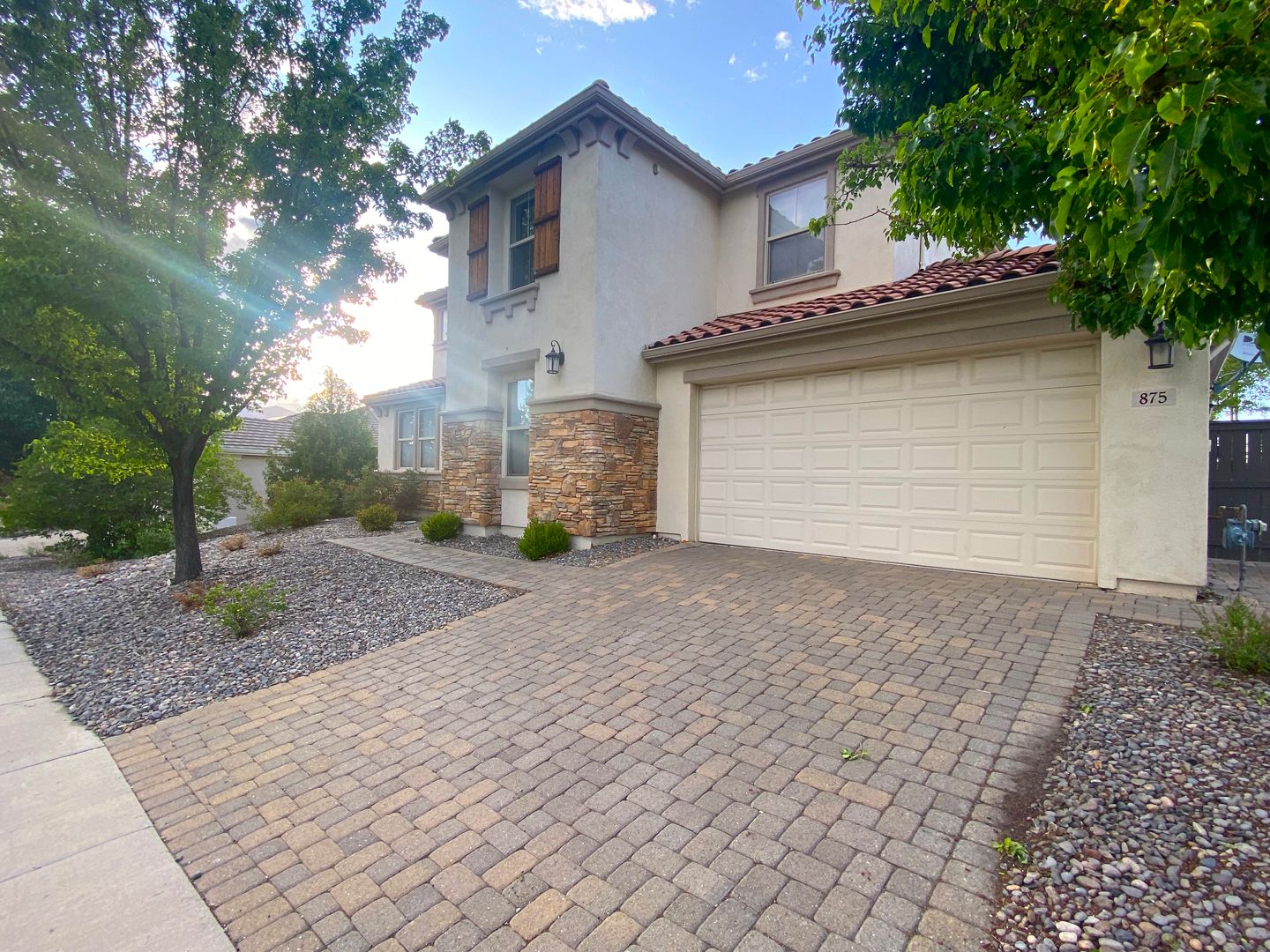 Top of the Hill - Gorgeous 5 Bedroom 3 Bath Reno House 3,160 sf