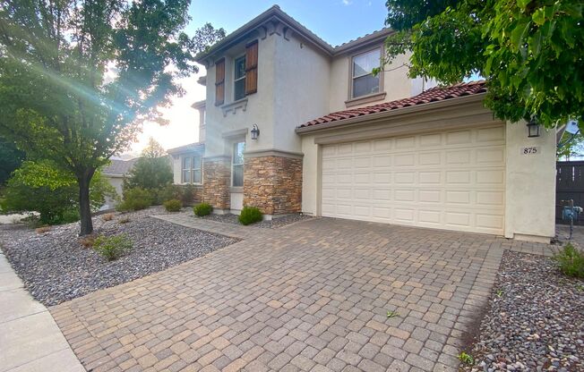 Top of the Hill - Gorgeous 5 Bedroom 3 Bath Reno House 3,160 sf