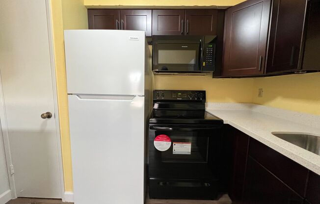 2 beds, 1 bath, $1,295