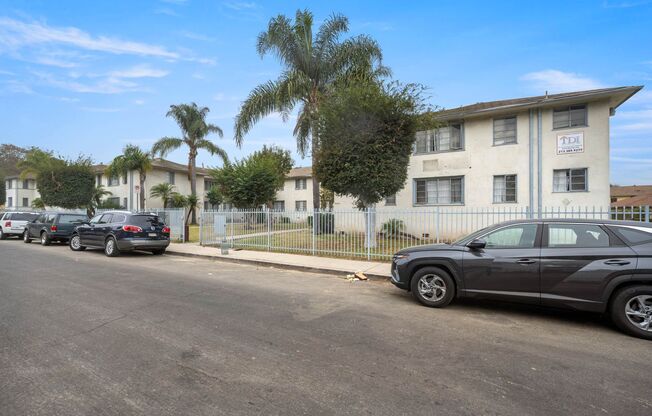 3 beds, 1 bath, $3,000, Unit 4075 unit D