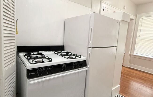 2 beds, 1 bath, $1,275, Unit B3607