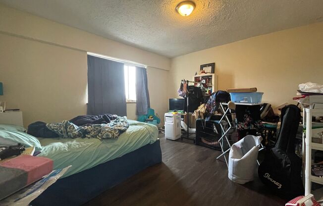 2 beds, 1 bath, $1,395, Unit 411