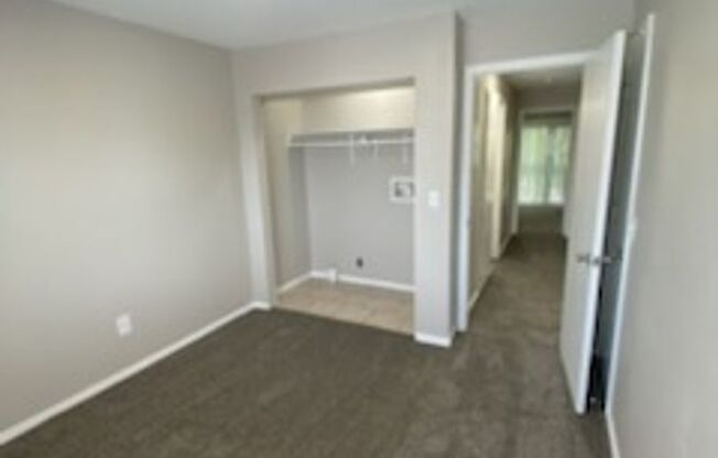 2 beds, 1 bath, 1,105 sqft, $875, Unit 2703-304