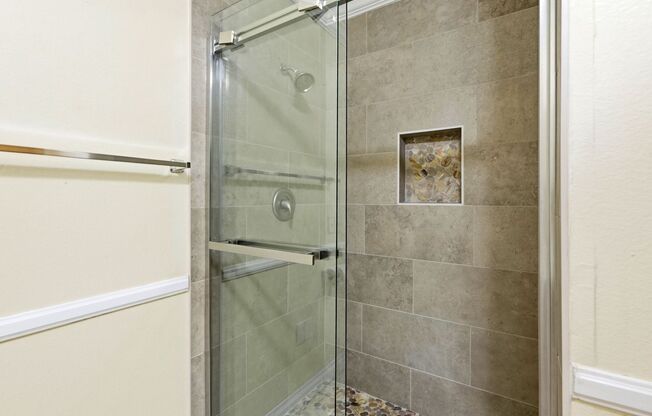 2 beds, 2 baths, $1,250, Unit # 102