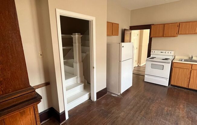 1 bed, 1 bath, $1,100, Unit 52-1F