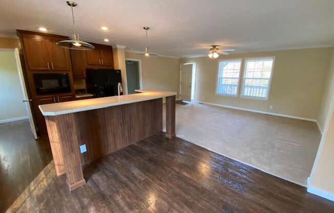 SUBLEASE through May 2026 3 Bedroom 2 Bath-Beautiful Views