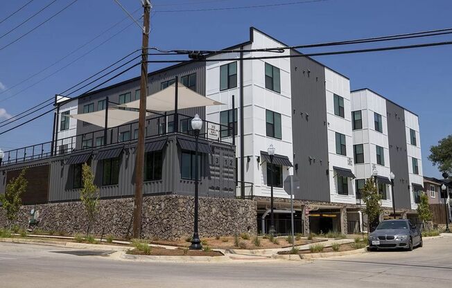 Studio, 1 bath, 327 sqft, $1,099, Unit #232