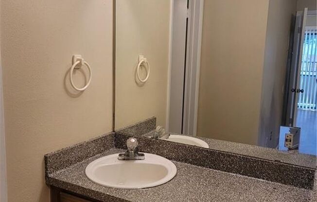 1 bed, 1 bath, $1,250, Unit # 107