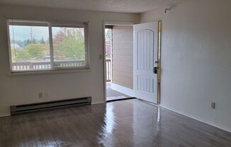 Large 1 Bd - Centrally located in downtown Lakewood - Clean and in great condition