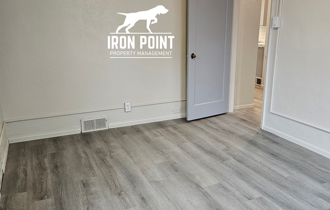 Renovated 3bed/2bath home w/gas fireplace, garage, near downtown Caldwell.