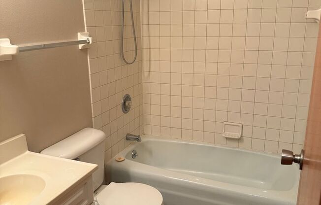 Studio, 1 bath, 350 sqft, $1,100, Unit Unit 109