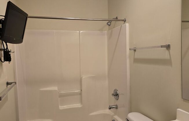 4 beds, 2 baths, 1,246 sqft, $3,100, Unit 301