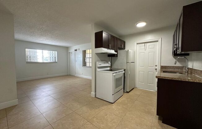 2 beds, 1 bath, $1,895, Unit 118