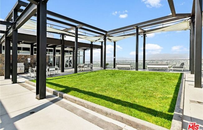 2 beds, 2 baths, $3,300, Unit 1008