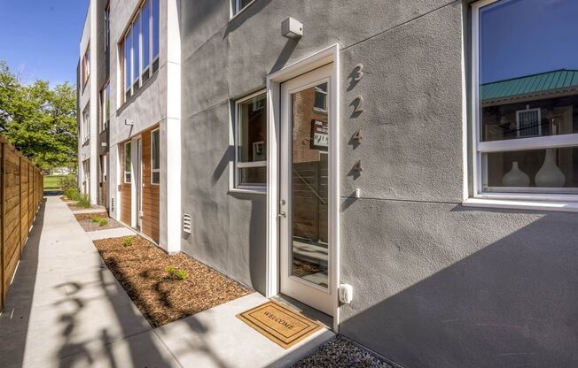 City View Haven: Modern 2-Bed Townhome in LoHi/Highlands Square!!!