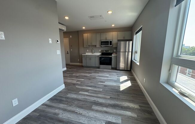 1 bed, 1 bath, $2,200, Unit 501