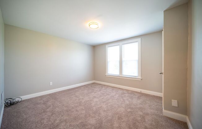 3 beds, 1 bath, $1,495, Unit 701