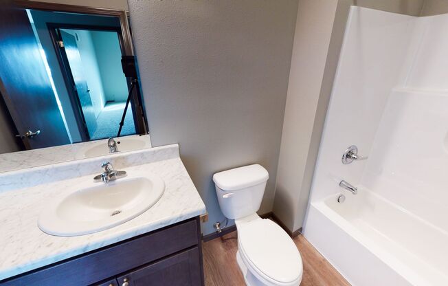 2 beds, 1 bath, 914 sqft, $1,030, Unit 321-2201