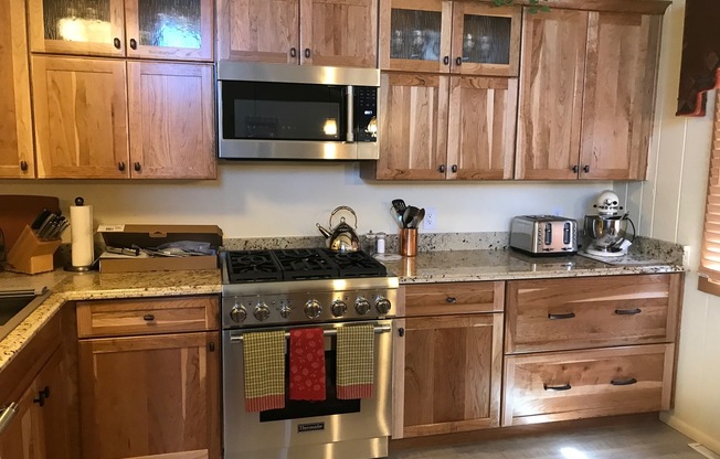 Single Level Furnished Country Club Home