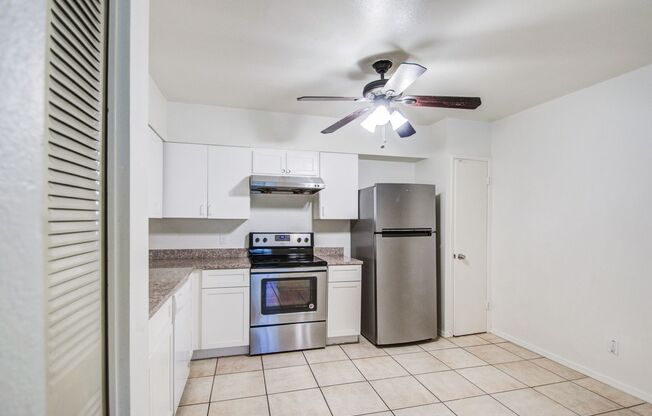 Charming 3 bedroom Townhome near MCC & Medical Center!