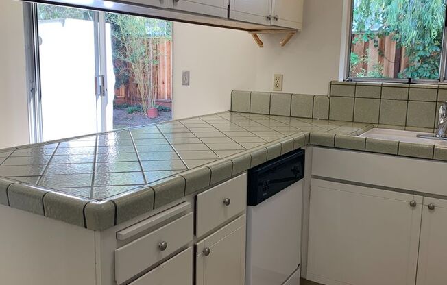 1252-1254 Valerian Court