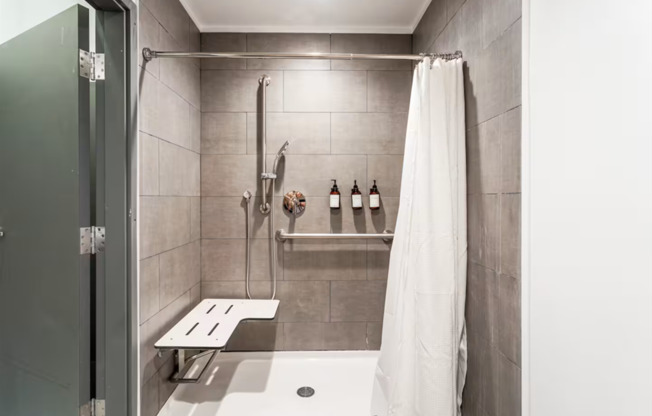 Studio, 1 bath, 325 sqft, $1,400, Unit 118