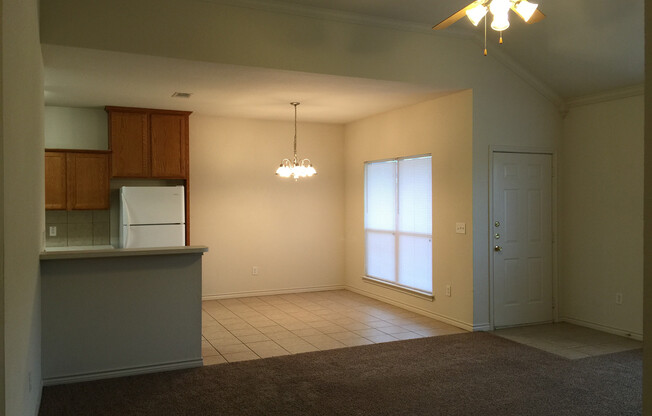 Duplex *LEASING SPECIAL AVAILABLE*