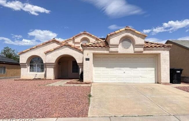 4-Bed Henderson Retreat | Indoor-Outdoor Living, Oversized Yard & 2-Car Garage