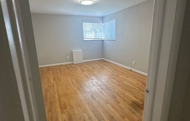 1 bed, 1 bath, $1,375, Unit R21-B06
