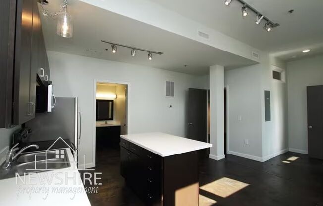 1 bed, 1 bath, 800 sqft, $1,150, Unit B