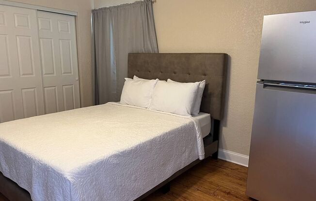 Studio, 1 bath, 300 sqft, $1,495, Unit A5