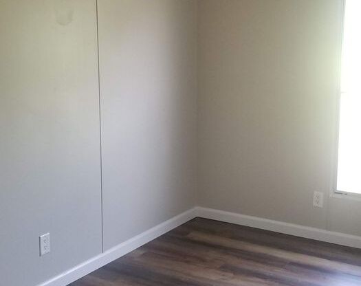 3 beds, 2 baths, $1,250