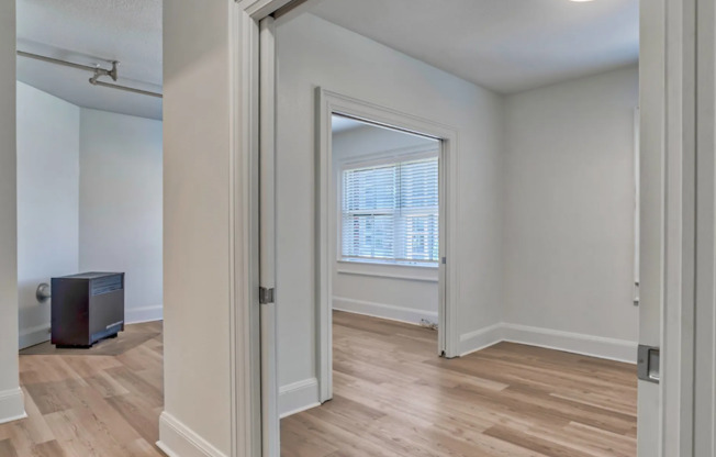 Studio, 1 bath, 359 sqft, $995, Unit 25