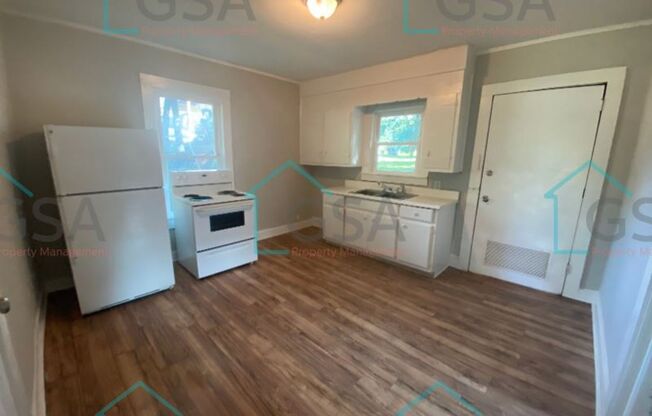 2 beds, 1 bath, 896 sqft, $975