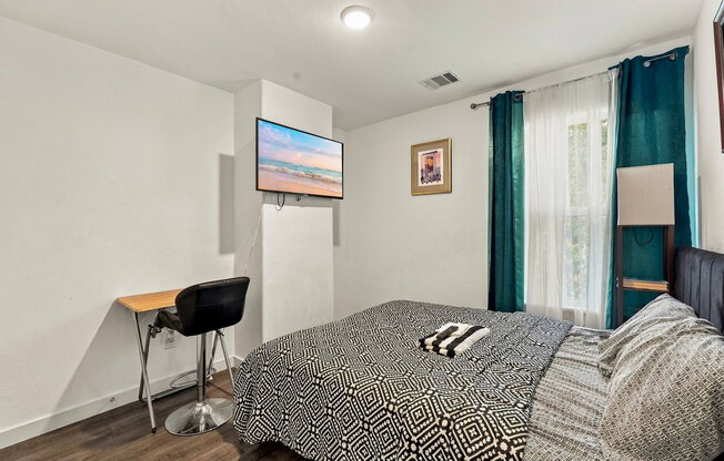 3 beds, 2 baths, 1,445 sqft, $1,725, Unit B