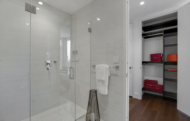 1 bed, 1 bath, $9,400, Unit 29G