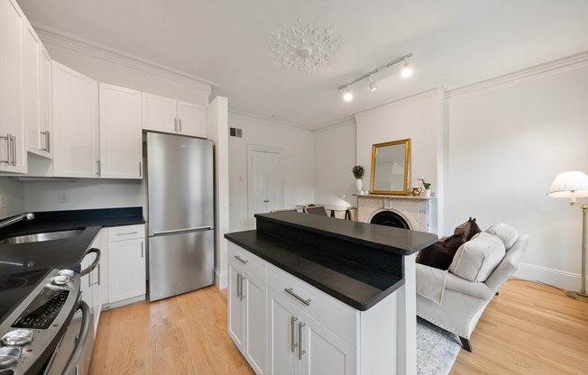 52 CLARENDON ST