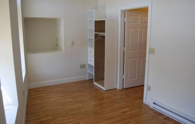 1 bed, 1 bath, 700 sqft, $740, Unit 506 Seventh Street - Apt # 2