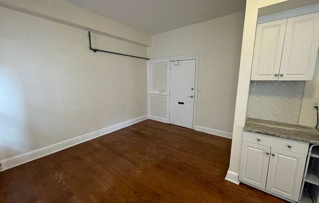 2 beds, 1 bath, $2,150, Unit Unit 15B