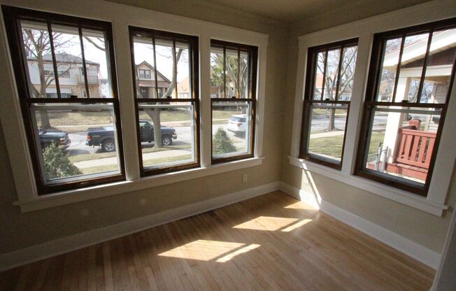 3 Bedroom 1.5 Bath West Allis House for Rent